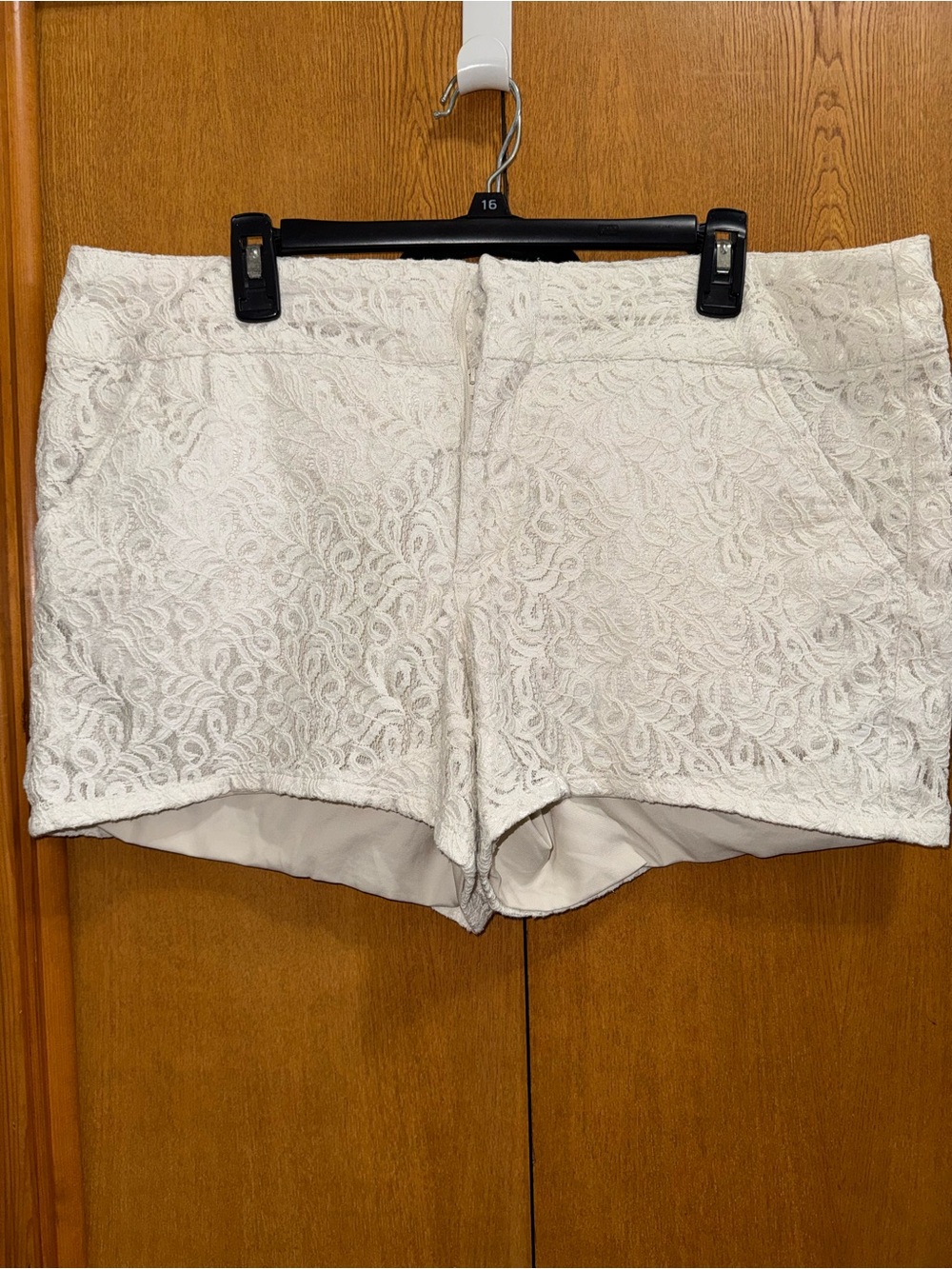 Metaphor Cream Lace Women's Shorts